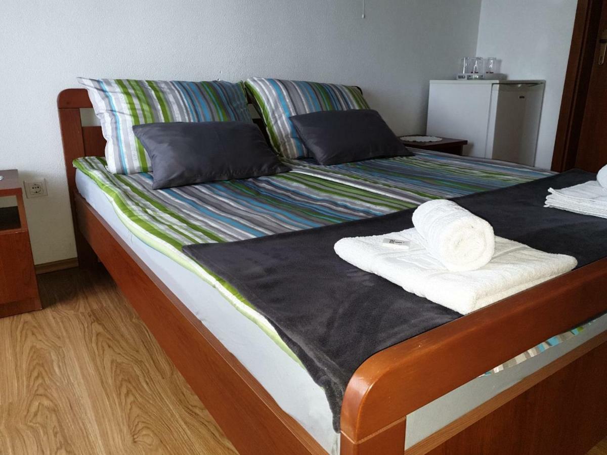 Pansion Ribica Hotel Crikvenica Eksteriør billede