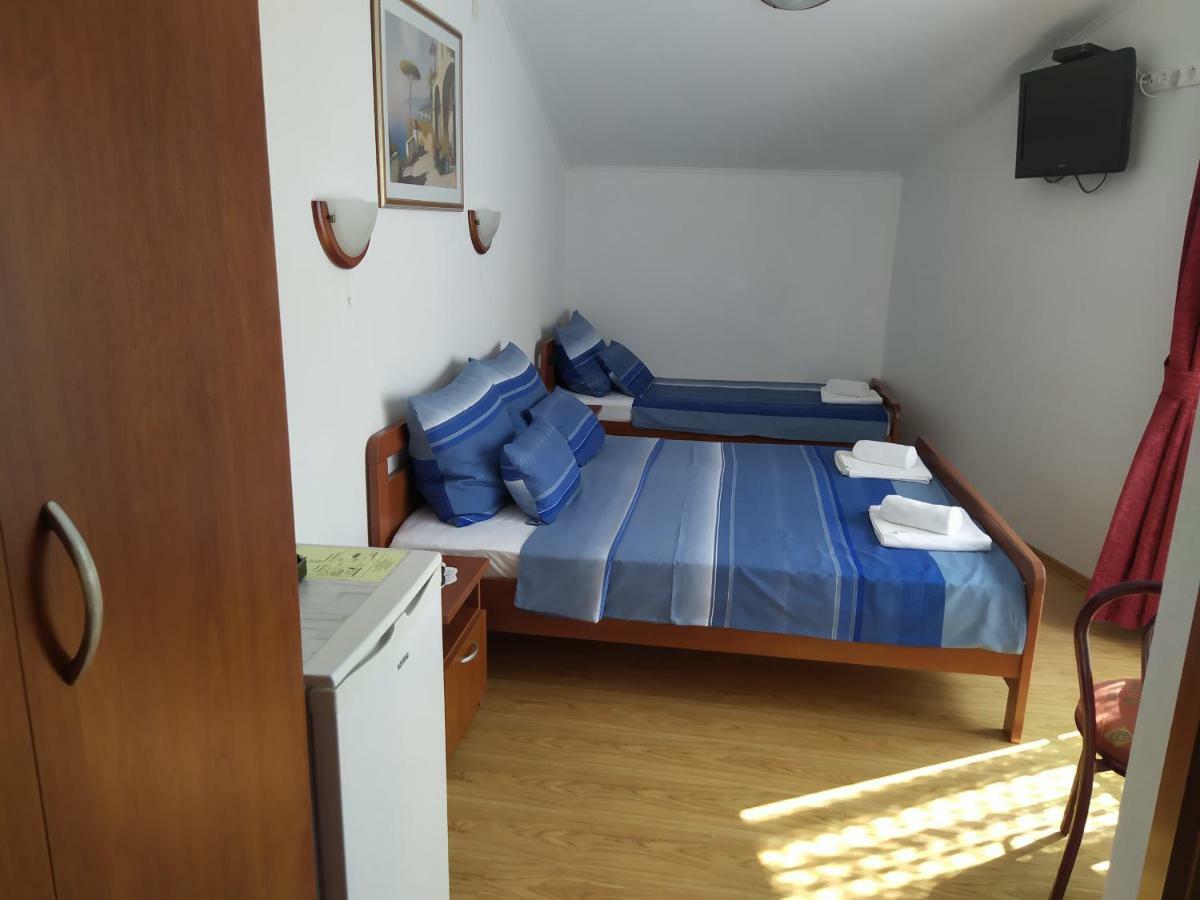 Pansion Ribica Hotel Crikvenica Eksteriør billede